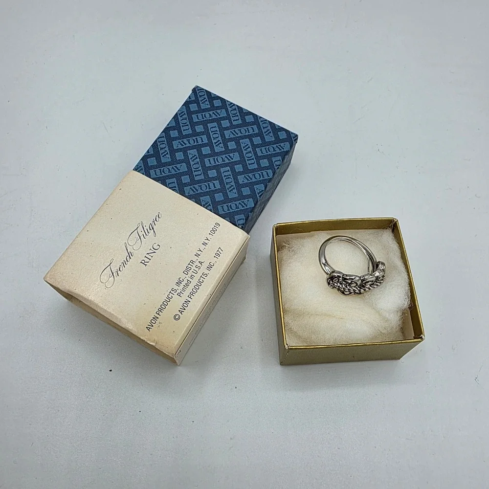 Avon Womens Ring French Filigree Silvertone Vintage 1977 Original Box SZ Medium